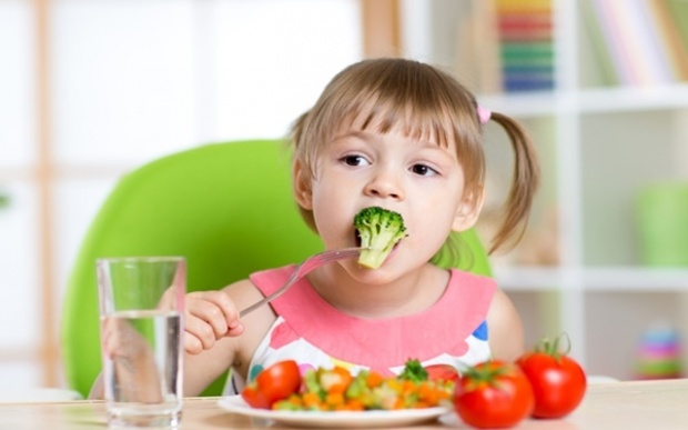 ทริคง่ายสอนลูกวัยซนให้หัดกินผัก