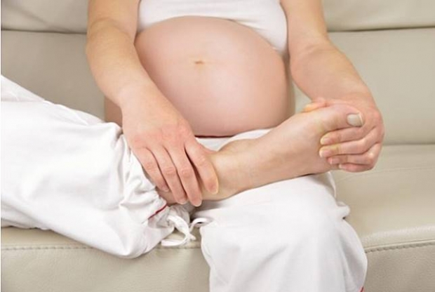 ระวัง! แม่ท้องขาบวม เท้าบวม อาจเป็นโรค APS จนแท้งลูกได้