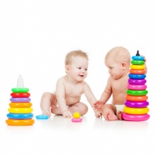 ของเล่นสีสดใส ช่วยพัฒนาการทารกได้อย่างไร