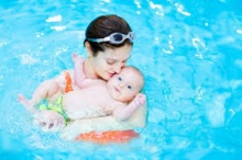 ทารกว่ายน้ำเสริมพัฒนาการรอบด้าน