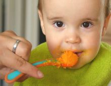 อาหารที่ควรหลีกเลี่ยงสำหรับเด็กอายุ ต่ำกว่า 2 ขวบ  