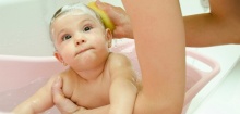 4 วิธีอาบน้ำให้ลูกน้อย ไม่ร่วง ไม่ลื่น น้ำไม่เข้าหู