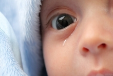 พ่อแม่ต้องสังเกตหาก ทารกตาแฉะ ขี้ตาเยอะ น้ำตาไหลตลอดเวลา